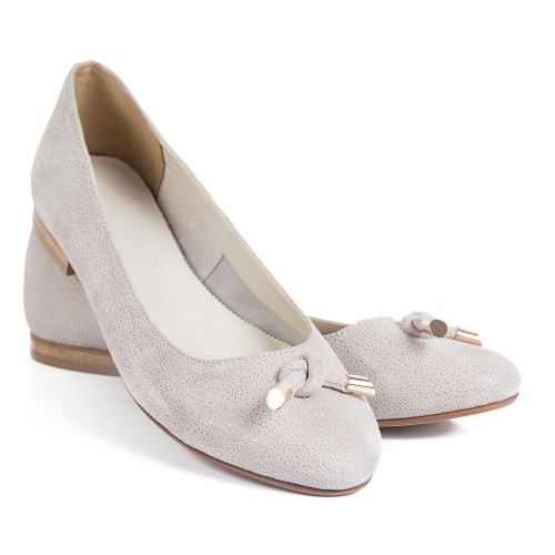 Beige leather ballet flats by Alexio Giorgio