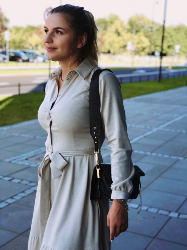 Beżowa szmizjerka z długim rękawem Swing