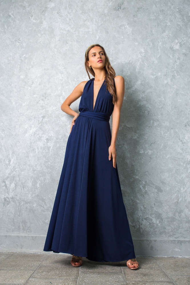 Długa granatowa sukienka z rozporkiem Omena