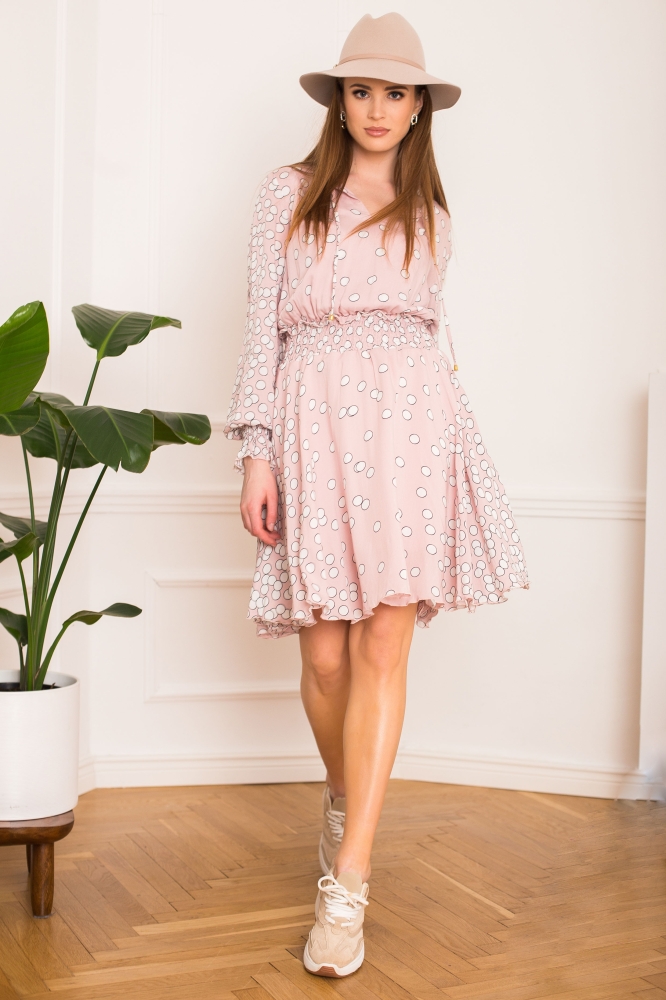 Różowa lekko rozkloszowana sukienka w kropki Wilma Swing