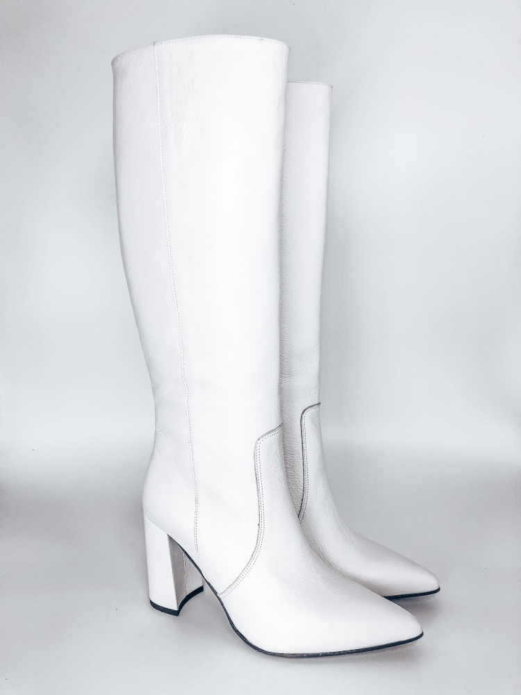 białe kozaki ze skóry w stylu retro