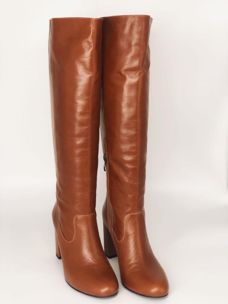 Brązowe koniakowe kozaki na słupku ze skóry naturalnej