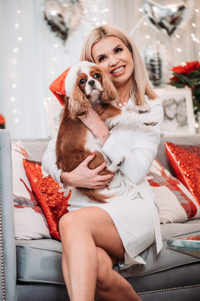 Biała ołówkowa sukienka Liliana z kopertowym dekoltem SWING