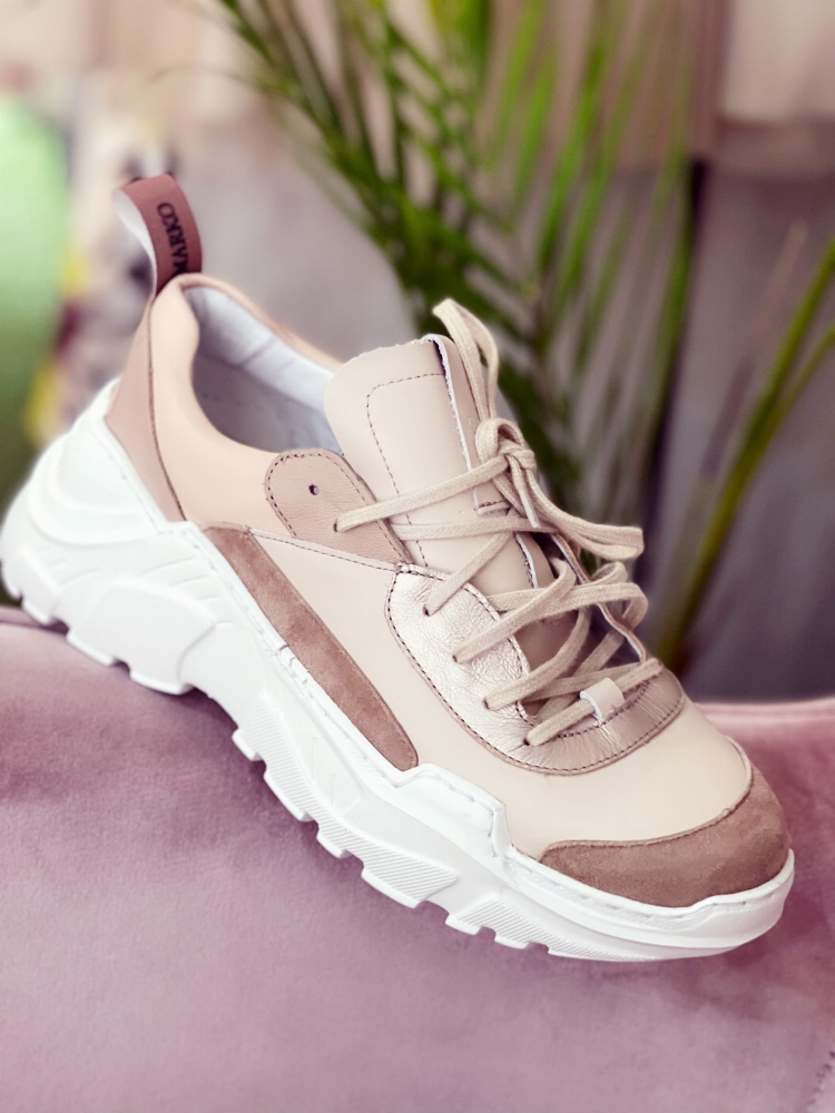 Skórzane beżowe sportowe sneakersy na grubej podeszwie ze złotymi wstawkam