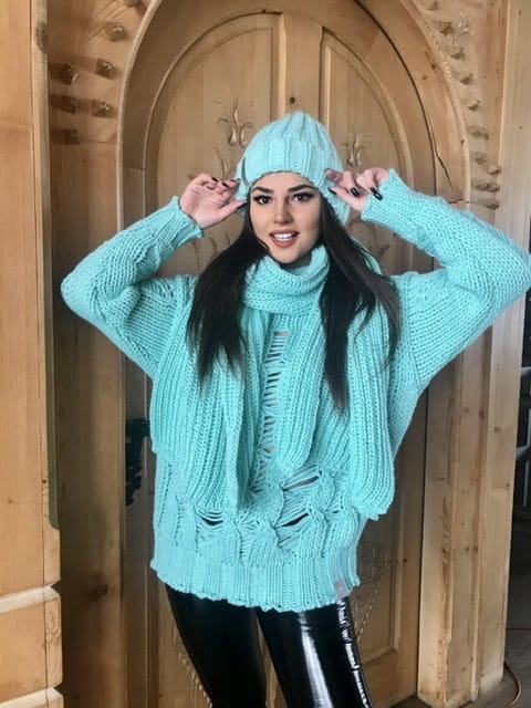 Morski sweter z luźnym splotem Pinki