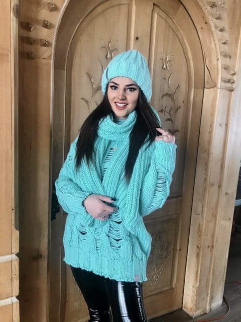 Morski sweter z luźnym splotem Pinki