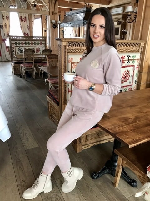 WELUROWY DRES W KOLORZE PUDROWEGO RÓŻU