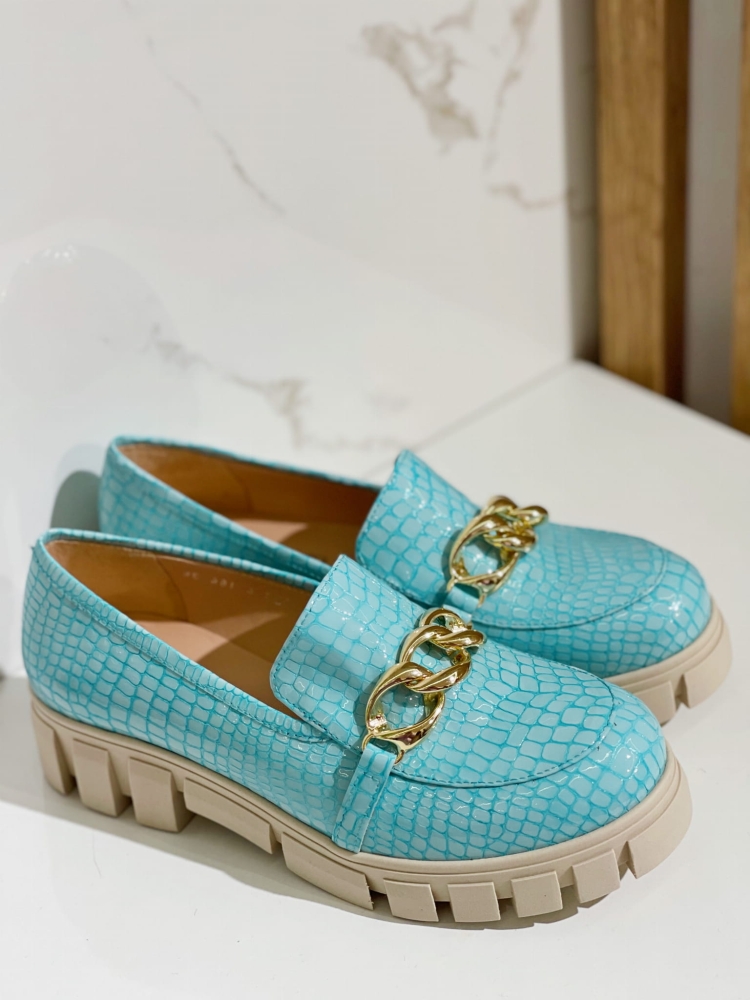 Skórzane mokasyny na grubej podeszwie ze złotym łańcuchem niebieski turkusowy