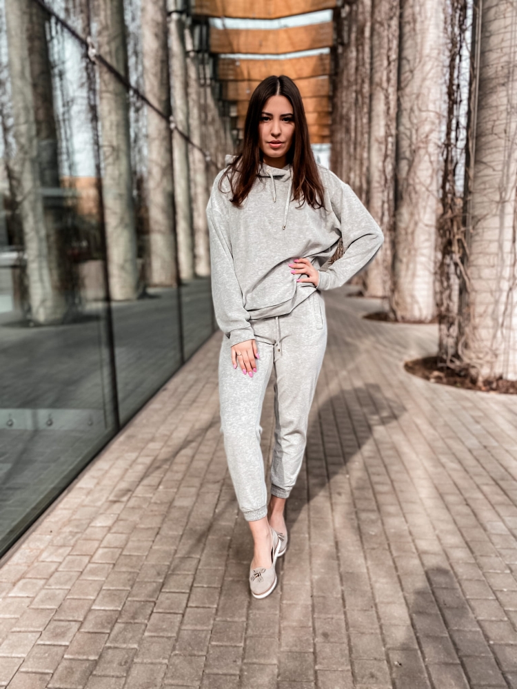 Trzyczęściowy welurowy dres z kapturem w kolorze szarym Fallon by Swing