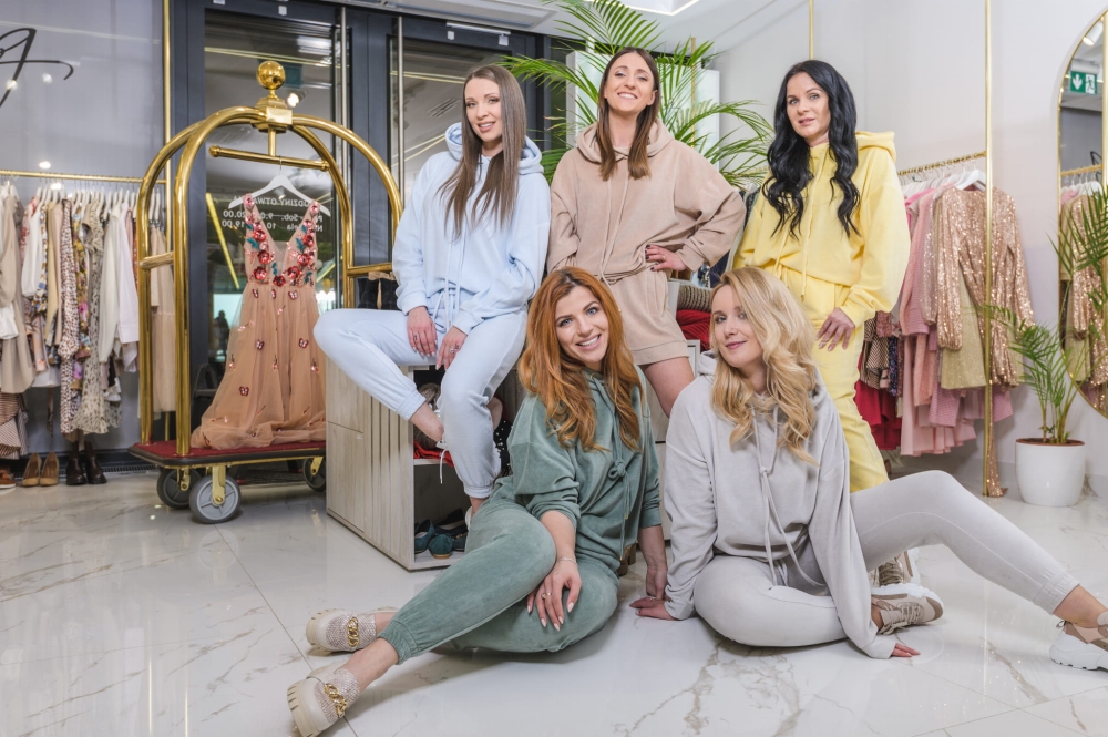 Trzyczęściowy welurowy dres z kapturem w kolorze szałwiowym Fallon by Swing