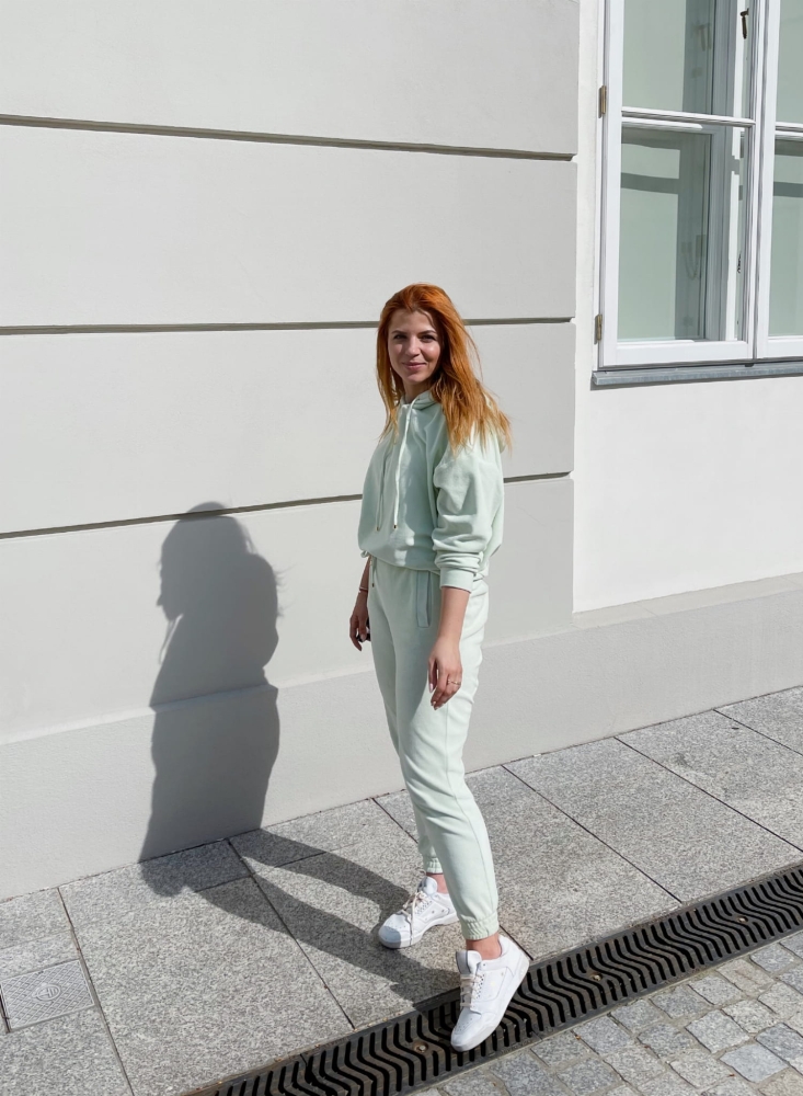 Trzyczęściowy welurowy dres z kapturem w kolorze seledynowym Fallon by Swing