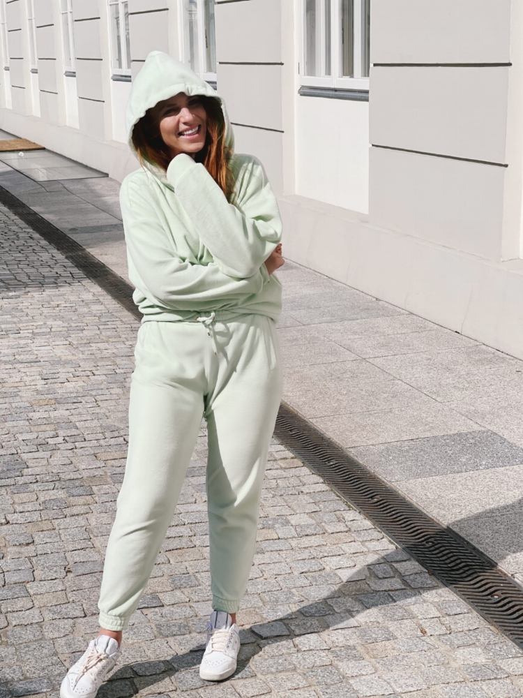 Trzyczęściowy welurowy dres z kapturem w kolorze seledynowym Fallon by Swing