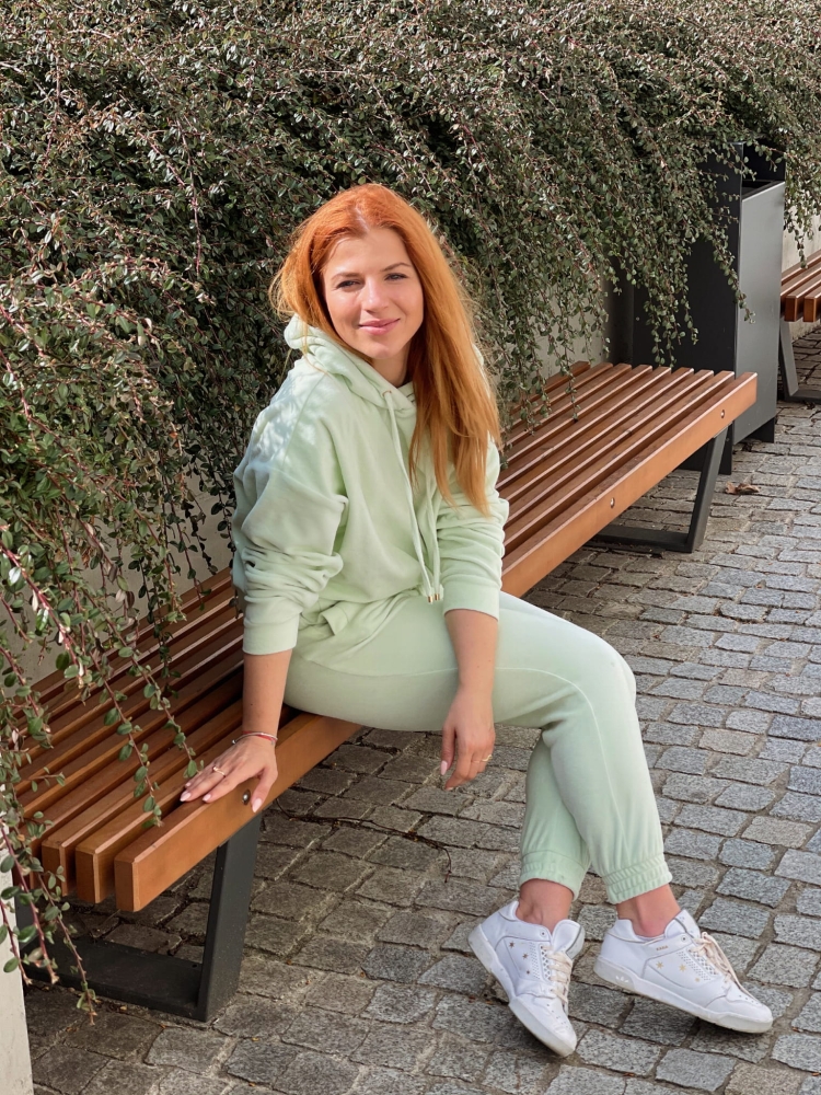 Trzyczęściowy welurowy dres z kapturem w kolorze seledynowym Fallon by Swing