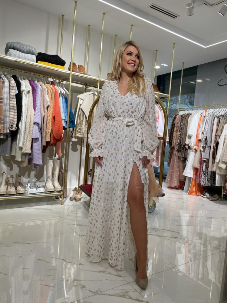 Długa biała sukienka z rozporkiem w złote groszki Isis by Swing