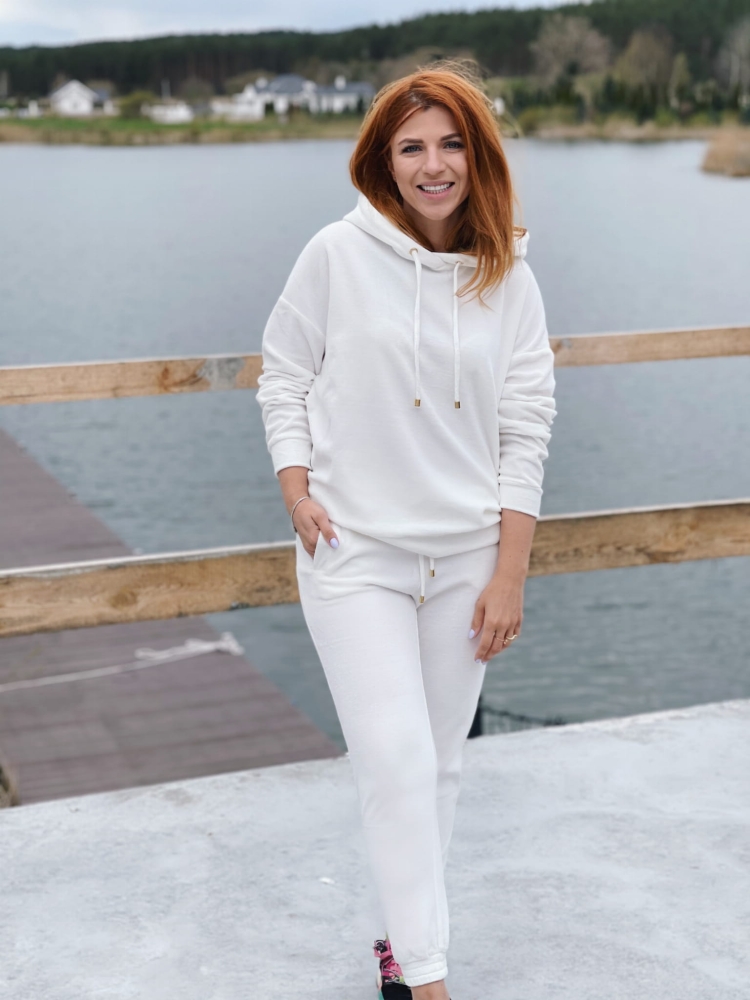 Trzyczęściowy welurowy dres z kapturem w kolorze śmietankowym Fallon by Swing