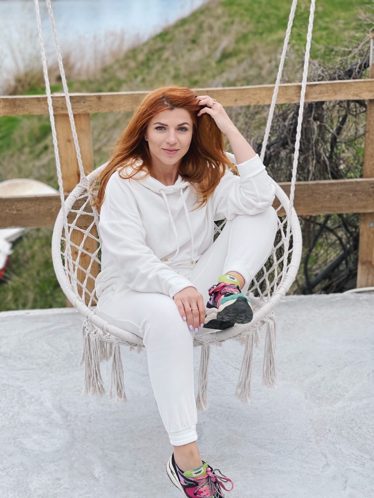 Trzyczęściowy welurowy dres z kapturem w kolorze śmietankowym Fallon by Swing