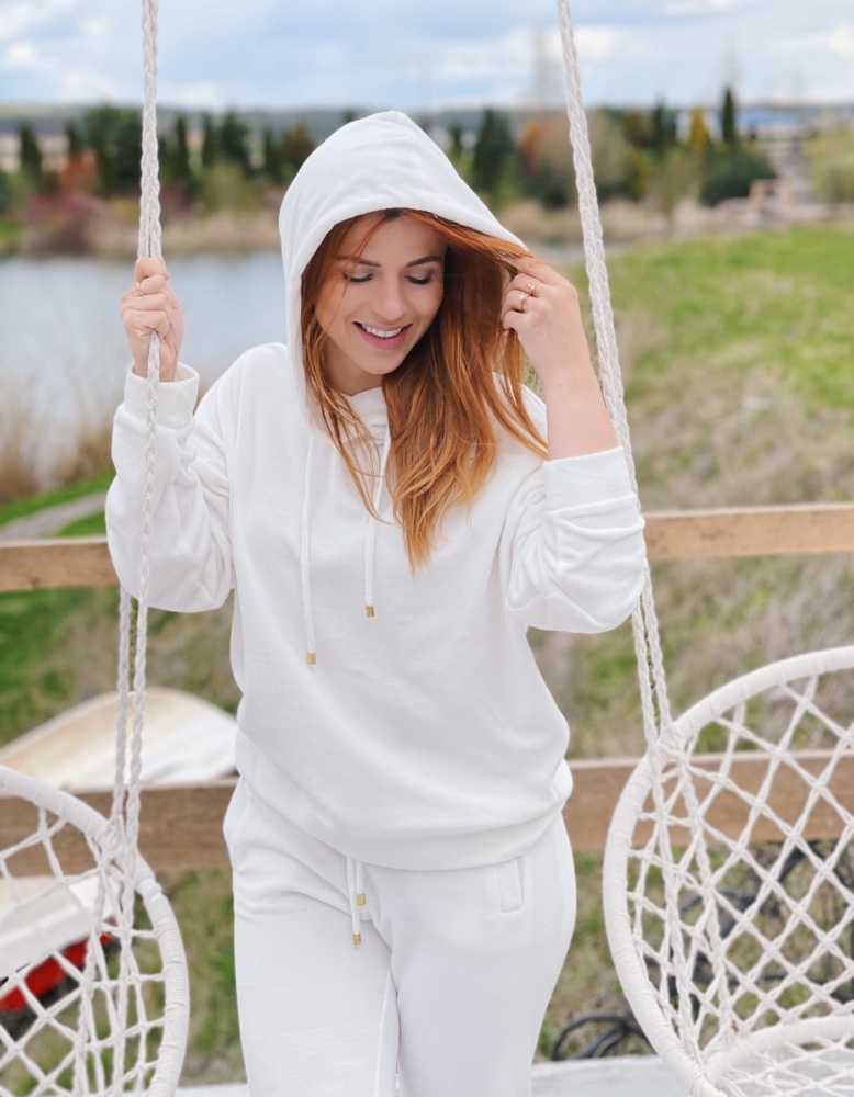 Trzyczęściowy welurowy dres z kapturem w kolorze śmietankowym Fallon by Swing