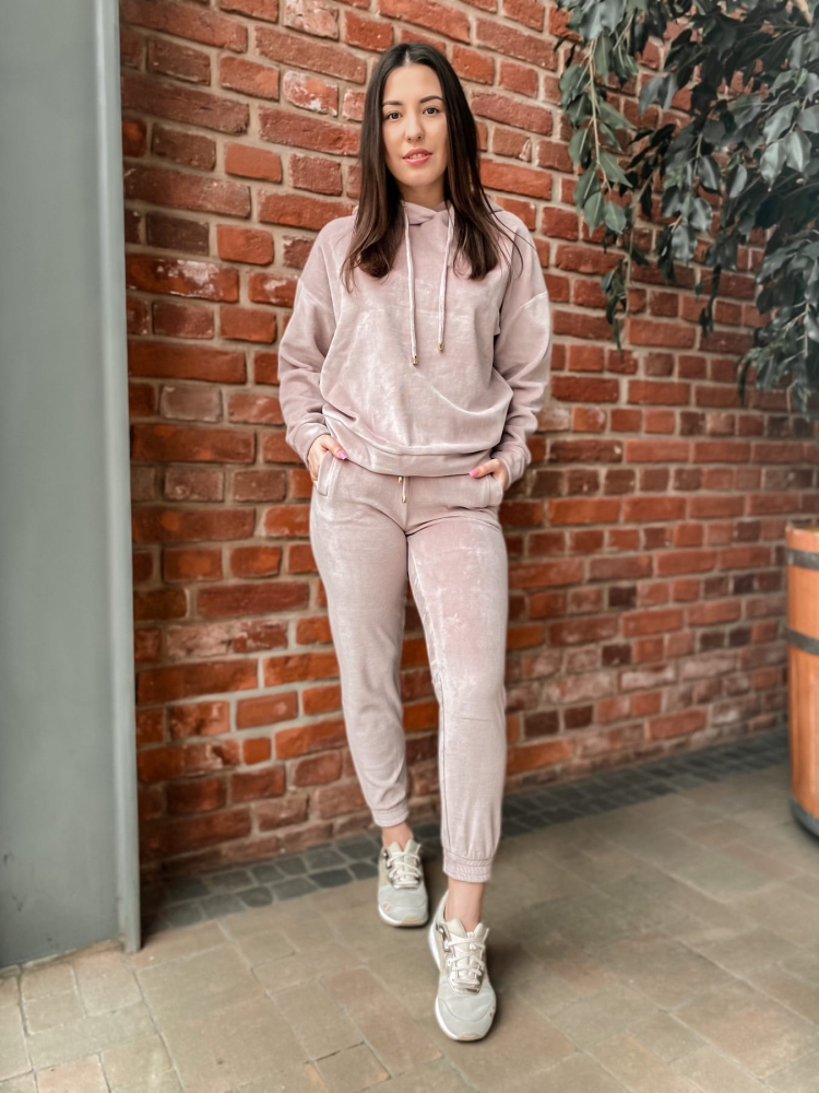 Pudrowy trzyczęściowy welurowy dres z kapturem Fallon by Swing