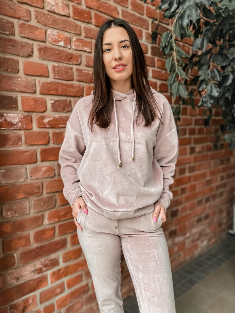 Pudrowy trzyczęściowy welurowy dres z kapturem Fallon by Swing