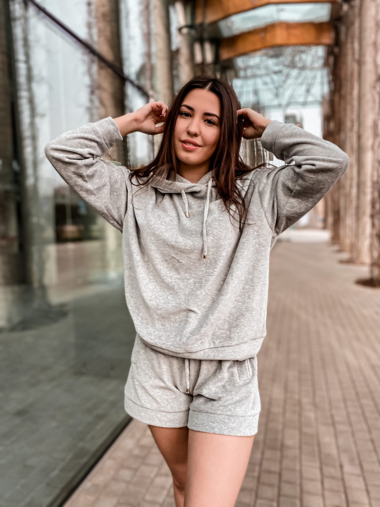 Trzyczęściowy welurowy dres z kapturem w kolorze szarym Fallon by Swing