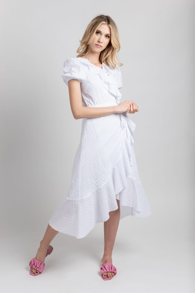Biała haftowana sukienka midi Como z bufiastym, krótkim rękawem