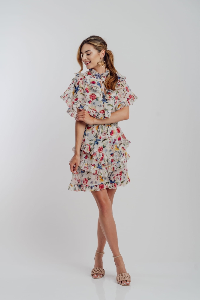 Sukienka w kwiaty z falbankami Collet by Swing