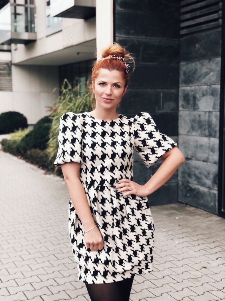 Tweedowa sukienka mini z pepitkę Izabella Swing 