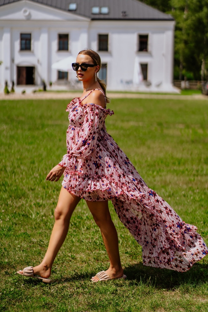 Zwiewna asymetryczna sukienka bez ramion Stars by Swing