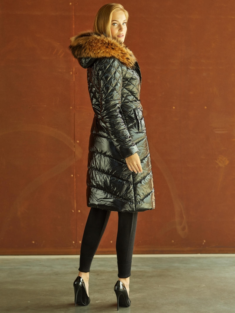 Czarna pikowana kurtka płaszcz do kolana z futrem przy kapturze