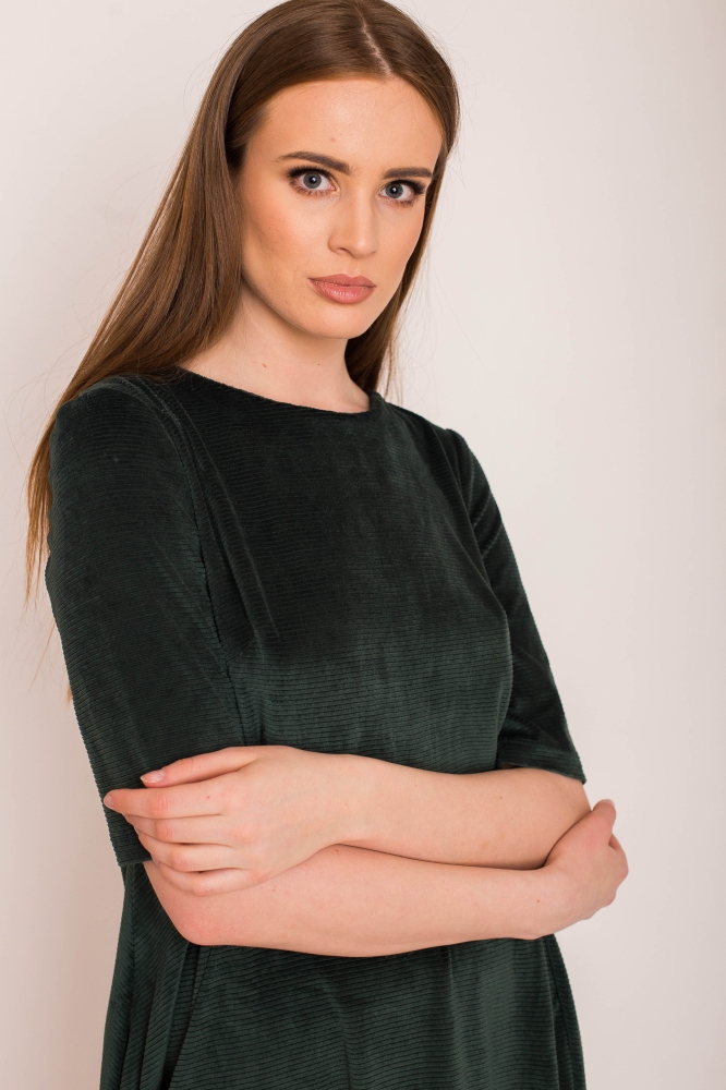 Welurowa rozkloszowana sukienka Estelle by Swing