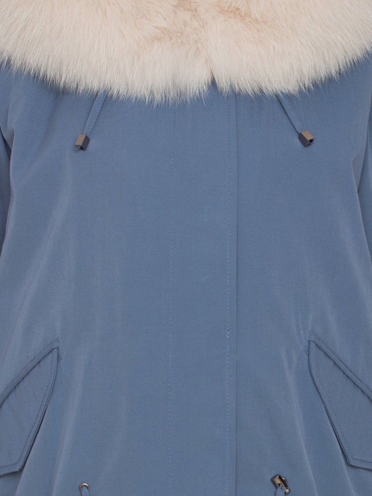 Niebieska kurtka parka z naturalnym futrzanym obszyciem