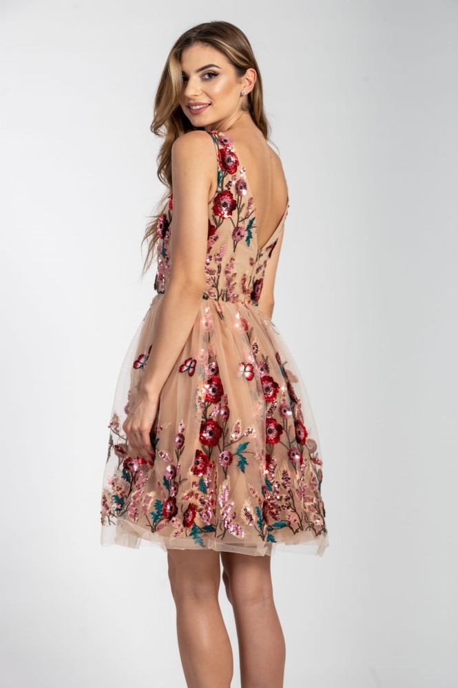 Beżowa tiulowa sukienka mini wyszywana cekinami o lekko rozkloszowanym kroju Gloria by Swing