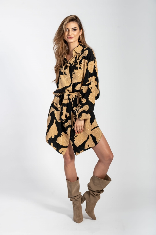 Luźna koszulowa sukienka z kieszeniami i szerokimi rękawami w jesienny wzór Lana by Swing