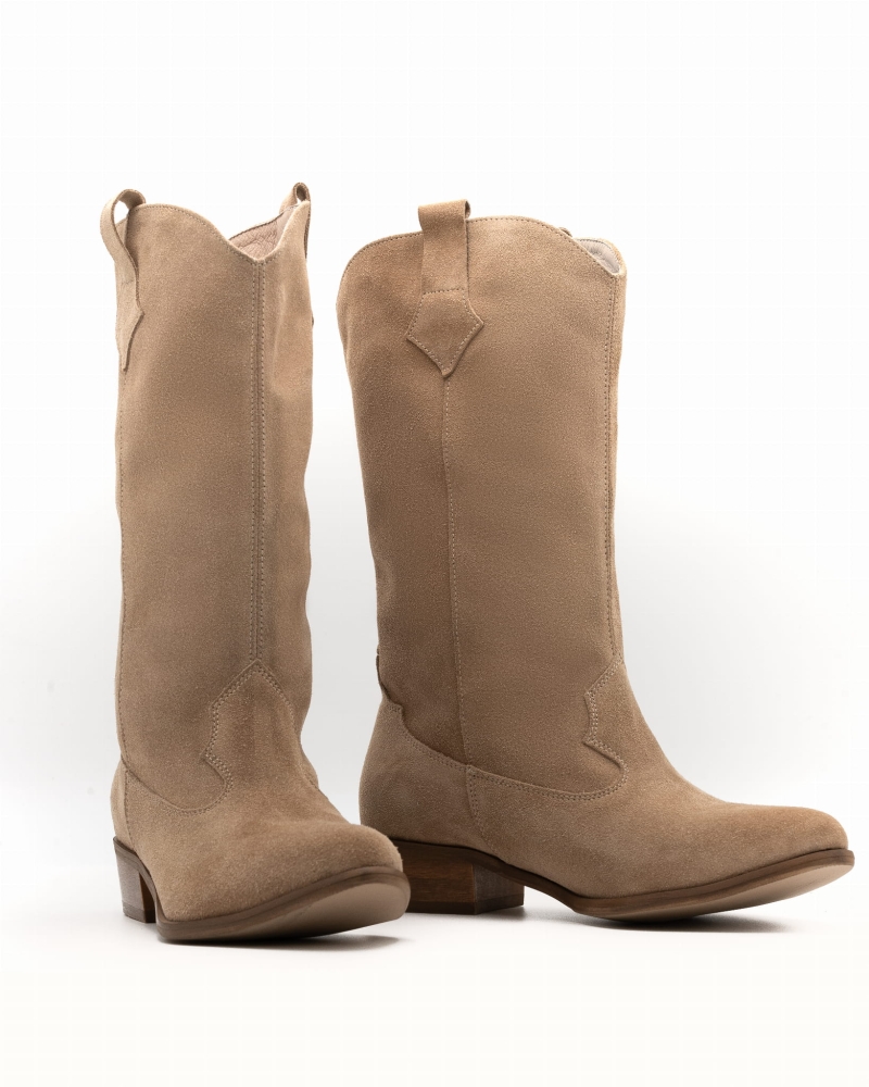 Beżowe zamszowe kozaki kowbojki do połowy łydki