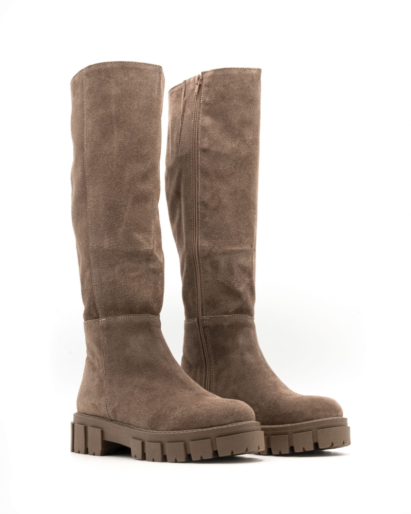 Ciemne beżowe sportowe kozaki na grubej podeszwie skóra naturalna zamszowa