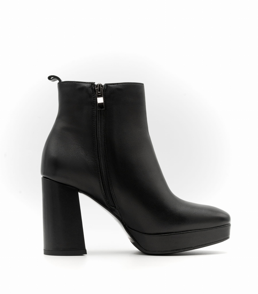 Czarne skórzane botki na wysokim obcasie z platformą