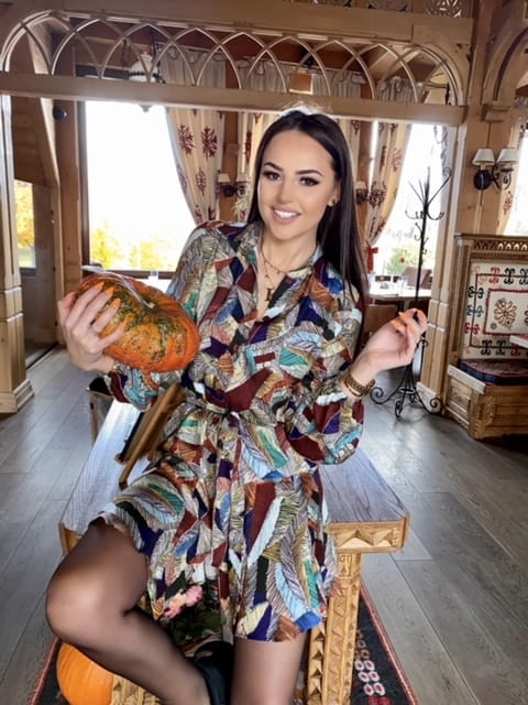 Rozpinana sukienka ala szmizjerka z bufiastymi rękawami Michelle by Swing