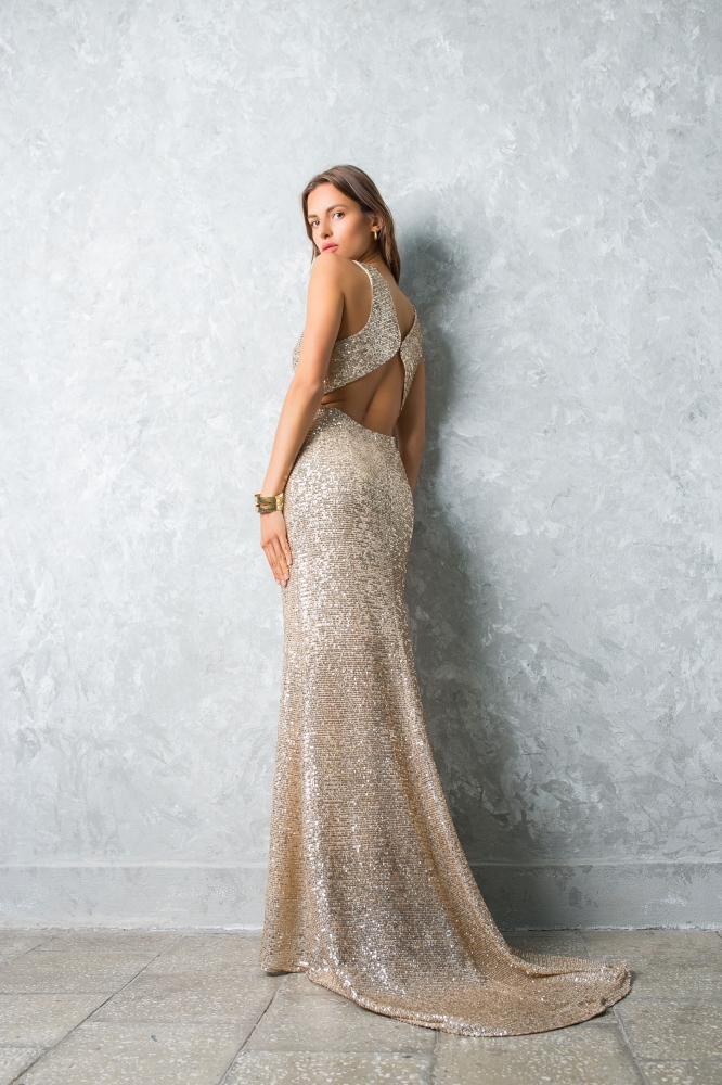 Długa cekinowa sukienka rybka Carolina złota Swing
