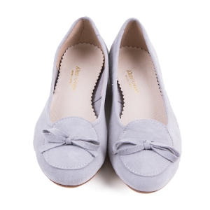 Grey suede ballet flats with bow by Alexio Giorgio