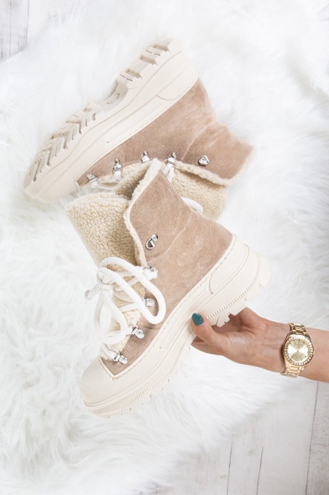 Beżowe zimowe skórzane śniegowce z barankiem