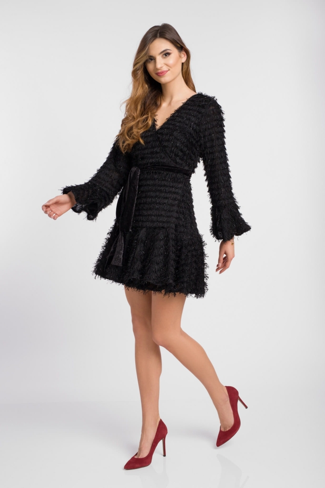 Czarna sweterkowa sukienka z frędzlami SHAGGY by Swing