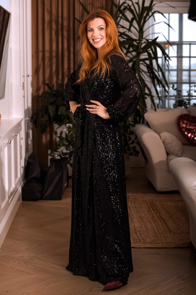Długa cekinowa sukienka z dekoltem Jullia by Swing czarna