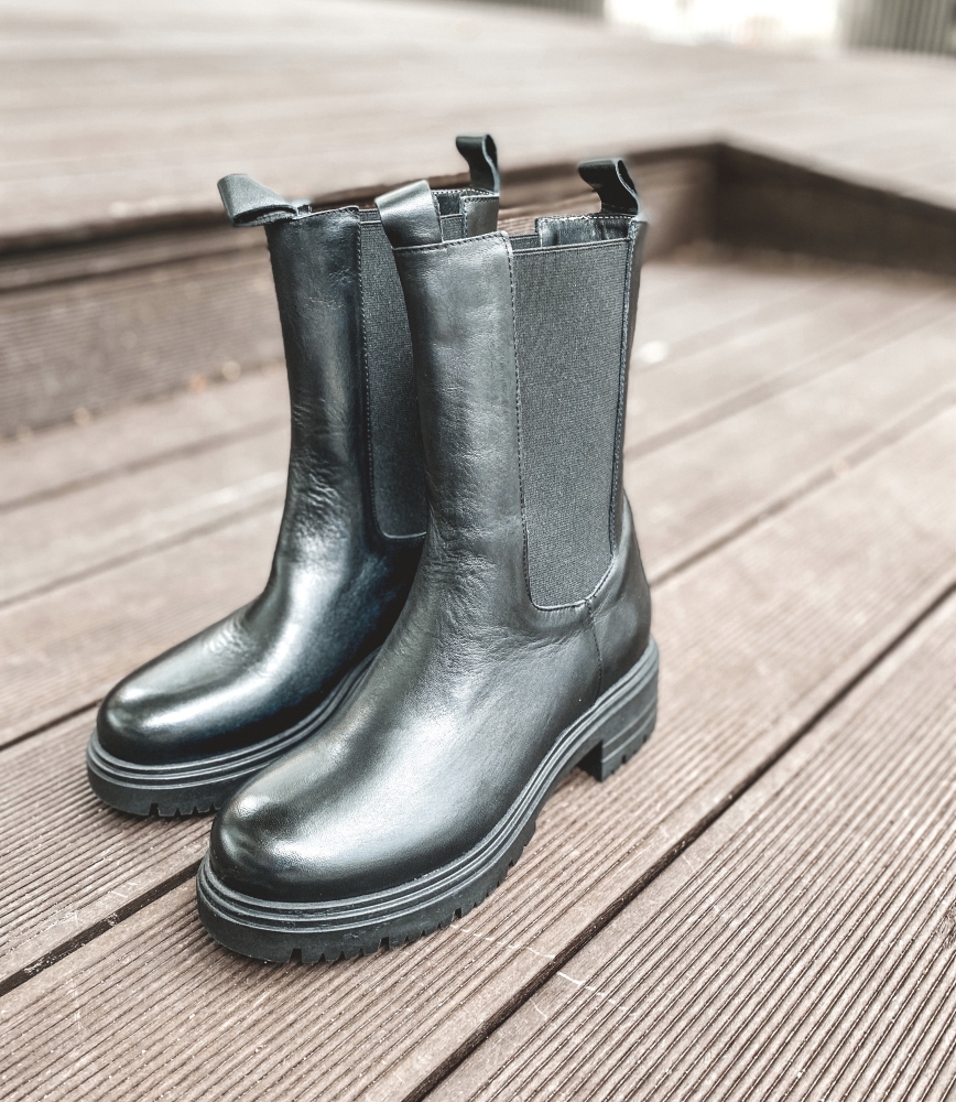 Czarne skórzane botki do połowy łydki z gumą 