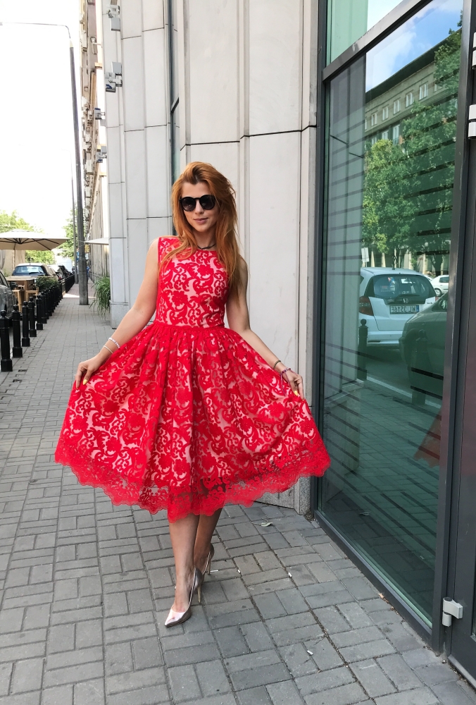 Czerwona koronkowa sukienka midi CHERRY SWING