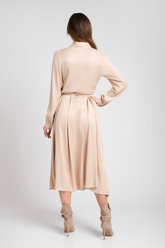 Jedwabista sukienka midi z kopertowym dekoltem VIOLA beżowa