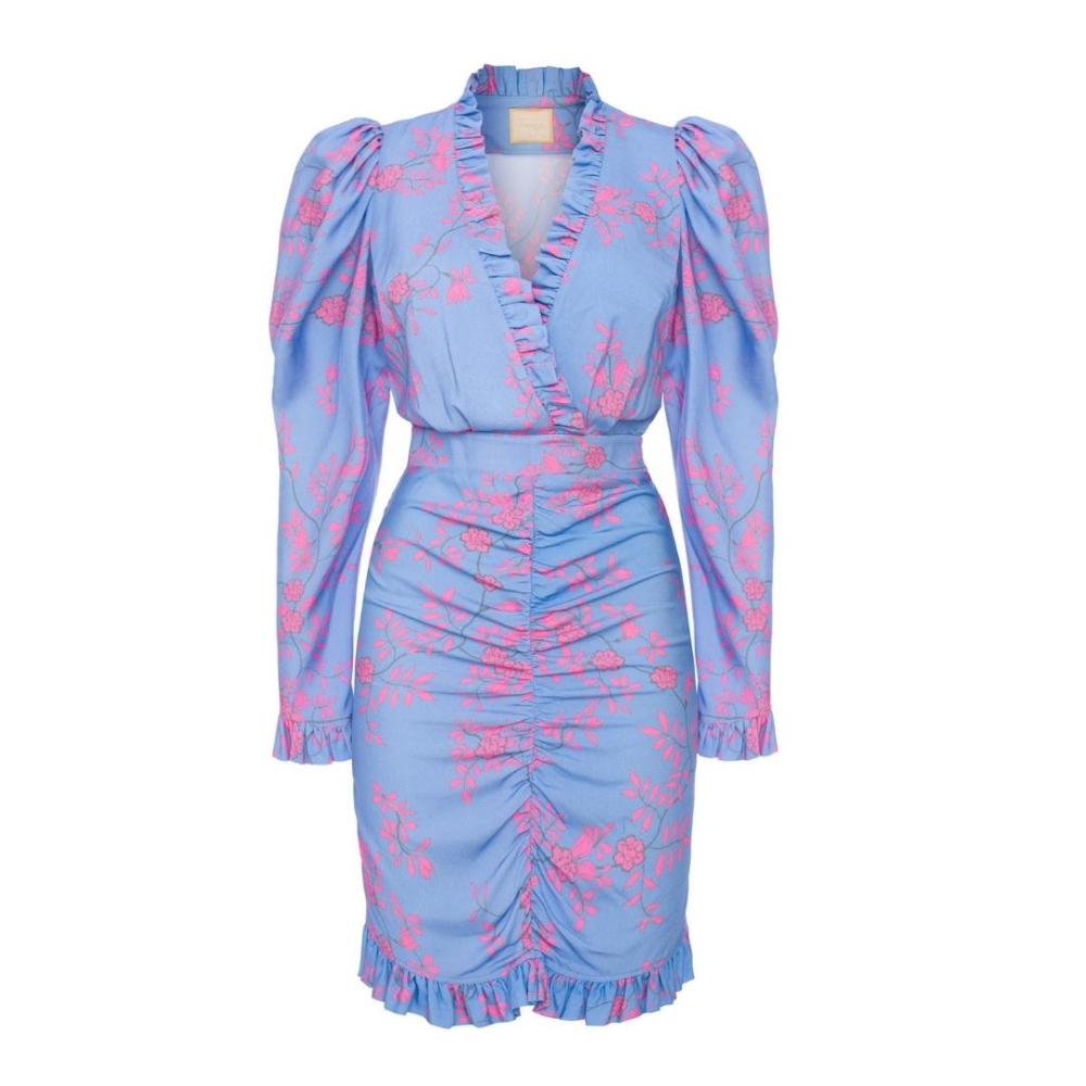 Urocza sukienka w różowe kwiatki z falbankami i drapowanym dołem Clarissa by Swing