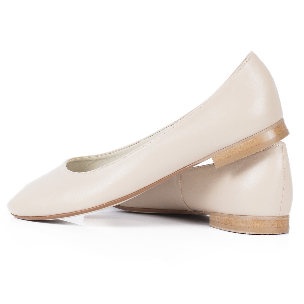 Gładkie jasnobeżowe skórzane baleriny