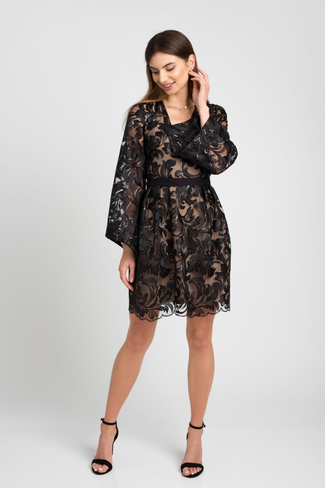 Czarna koronkowa sukienka z szerokimi rękawami Valerie II by SWING