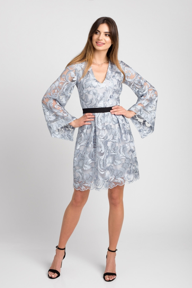 Srebrna koronkowa sukienka z szerokimi rękawami Valerie II by SWING