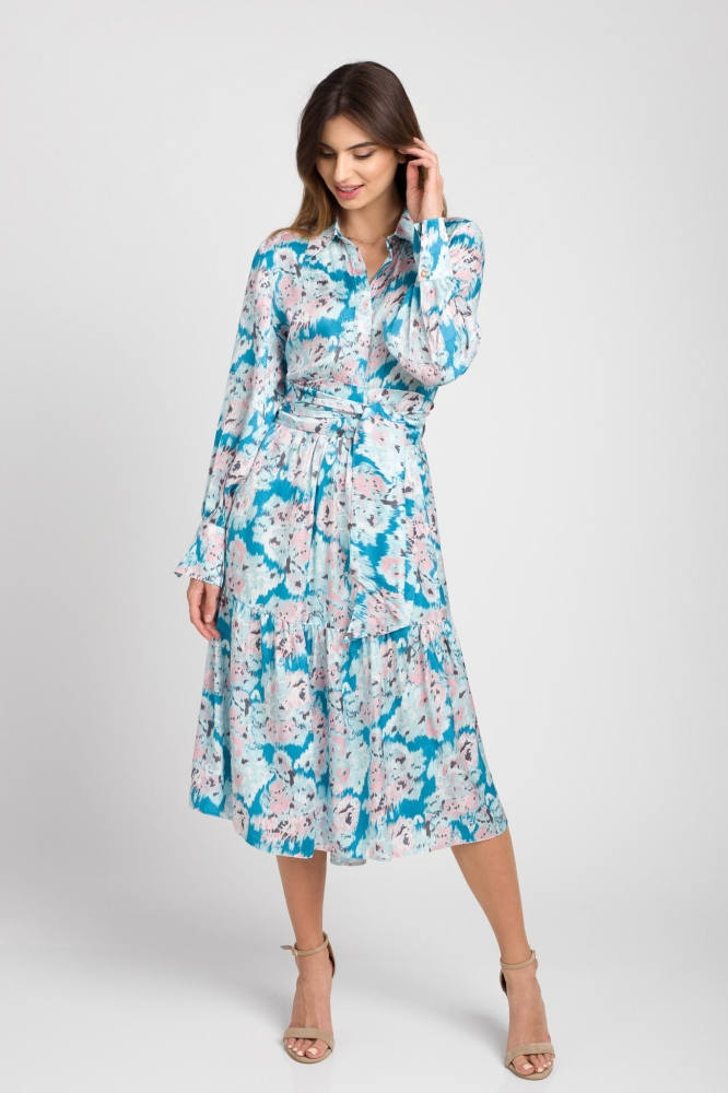 Niebieska rozkloszowana sukienka midi w delikatne wzory z kołnierzykiem Monaco by SWING